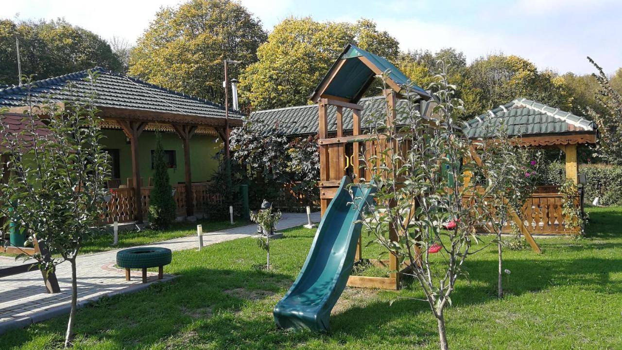 Agropensiunea Valea Fagilor Luncavita ภายนอก รูปภาพ