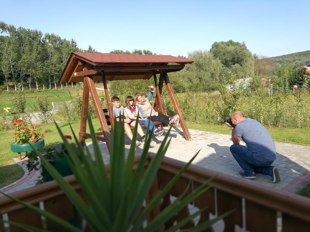 Agropensiunea Valea Fagilor Luncavita ภายนอก รูปภาพ
