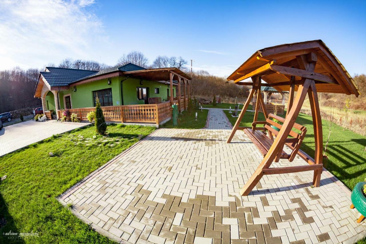Agropensiunea Valea Fagilor Luncavita ภายนอก รูปภาพ